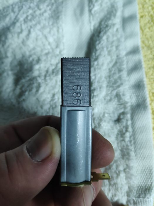 Щётка с металлическим держателям графитовая(угольная)7х13