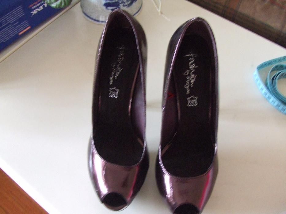 Sapatos altos de festa tam. 39 praticamente novos