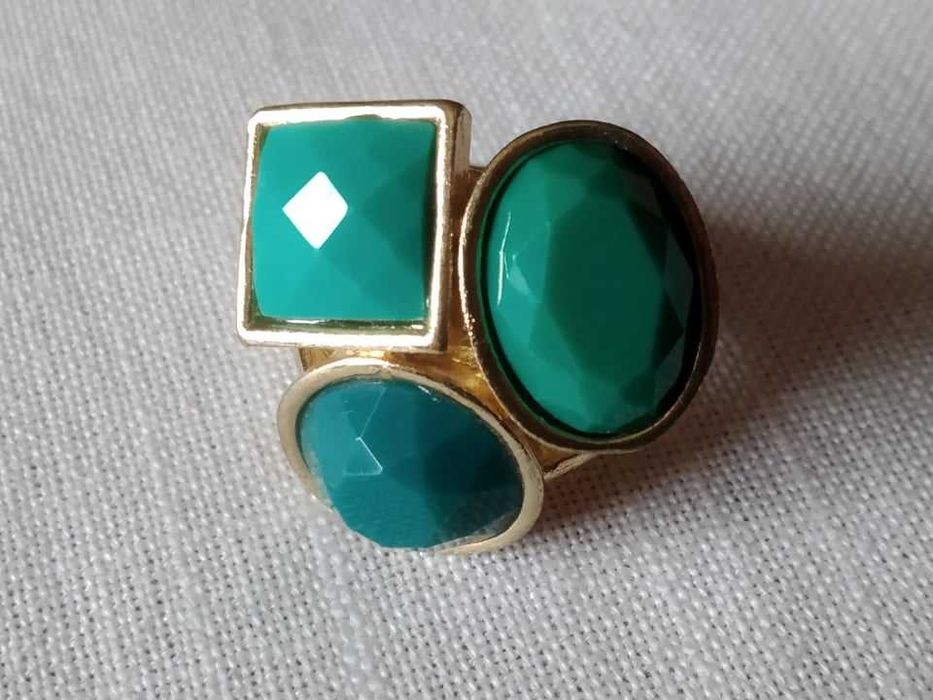 (NOVO, PORTES GRÁTIS) Anel Vintage Dourado com Tons Verdes - Nº 16,5