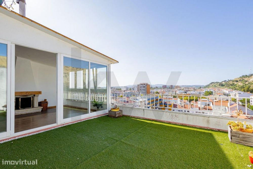 Apartamento T2 com Terraço e Vista Mar | Santo António da Caparica