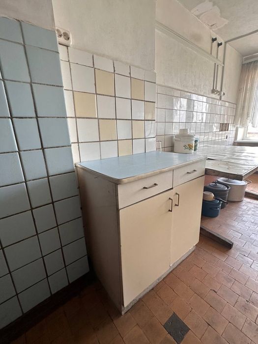 Продам кімнатну в гуртожитку