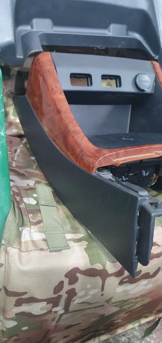 Продам консоль на камри 30
