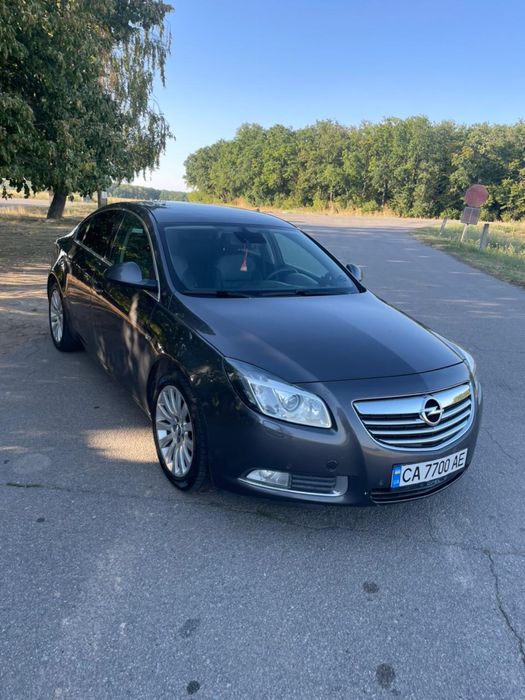 Продаю власний офіційний Opel Insignia в кузові седан