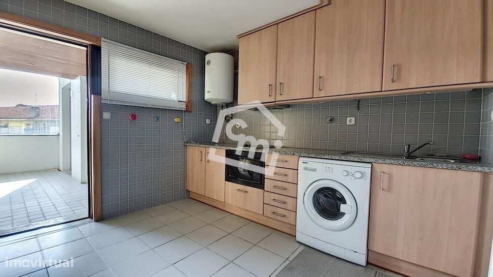 T0 com garagem para arrendamento em Paranhos