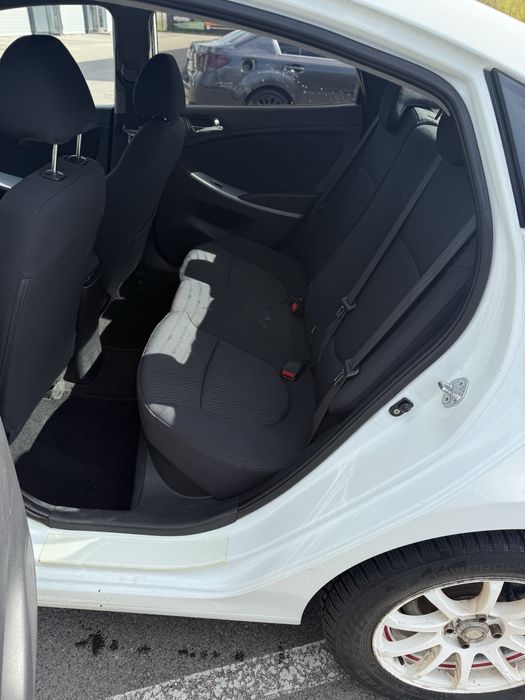 Hyundai accent 2012