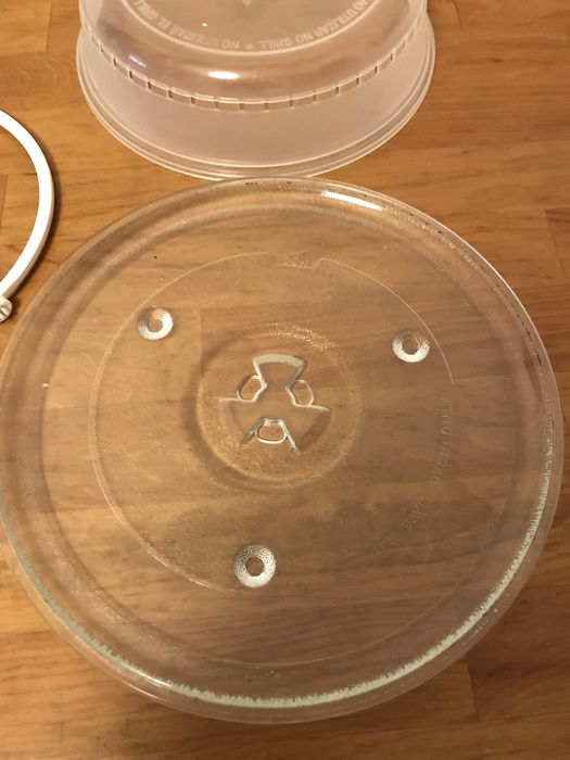 Prato microondas com tampa. Completo. Compativel 20 litros