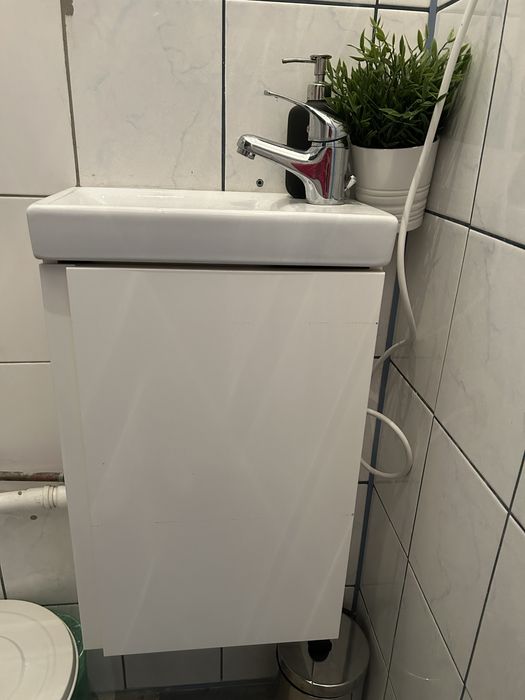 Szafka z umywalka + bateria (caly komplet) + podgrzewacz