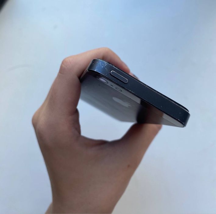 Продам iphone 5.