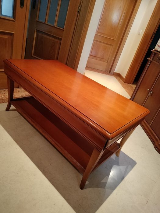 Mesa de sala em cerejeira .