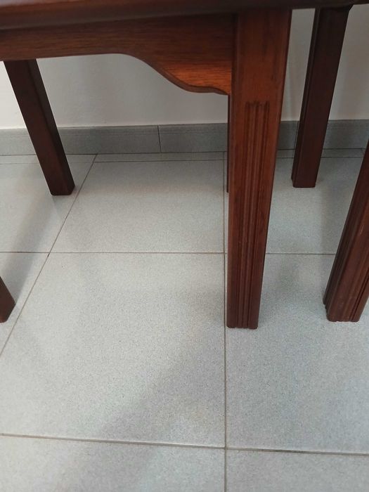 Conjunto mesas em mogno