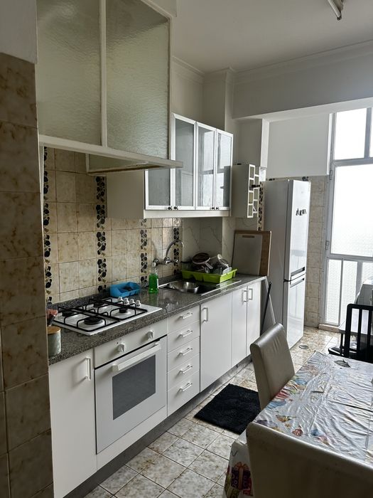Arrendo quarto na amadora