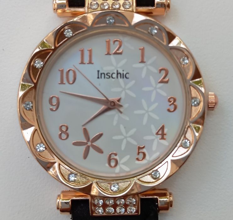 Жіночий годинник.