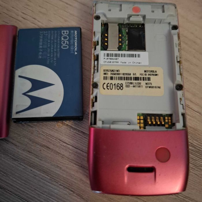 Stary telefon Motorola W375