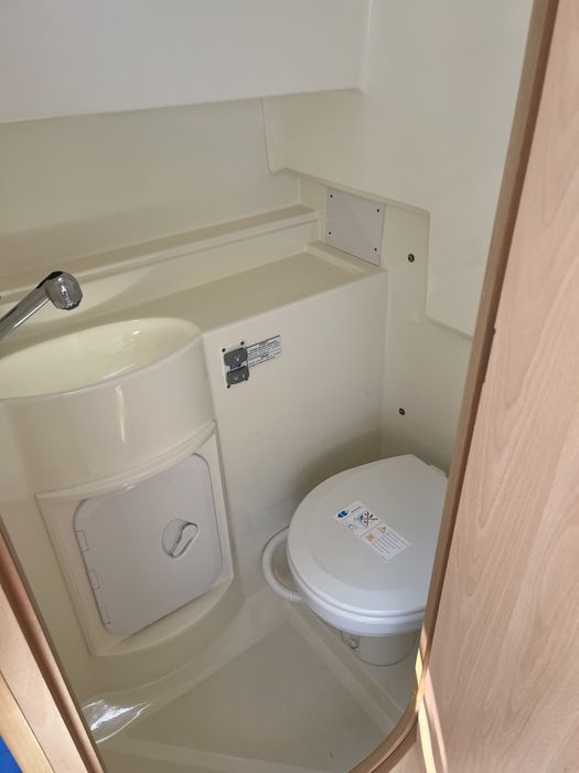 Delphia Nano , spacerowy jacht motorowy HOUSBOAT
