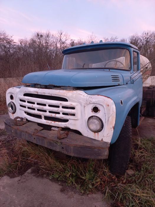 Техника 4 ЗИЛа, газовые бочки, бензиновые колонки, газель