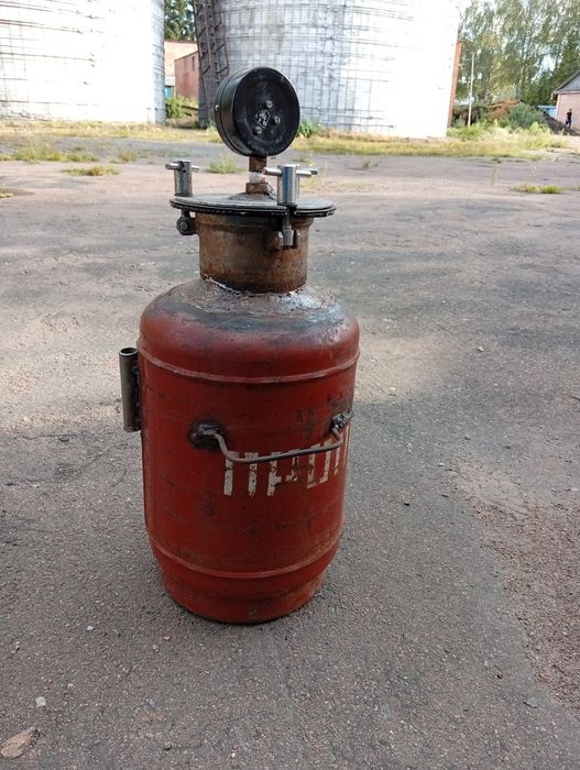 Автоклав побутовий, для консервування.
