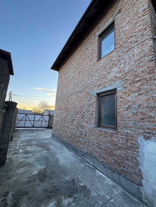 Продаж частини будинку, вул. Шевченка 248, БЕЗ КОМІСІЇ (145м.кв.)