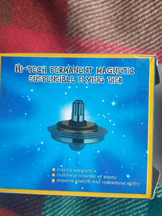 Lewitujący spodek magnetyczny