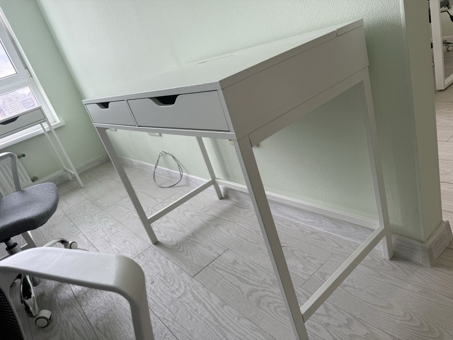 Письмовий стіл  IKEA ALEX 104.735.55 білий