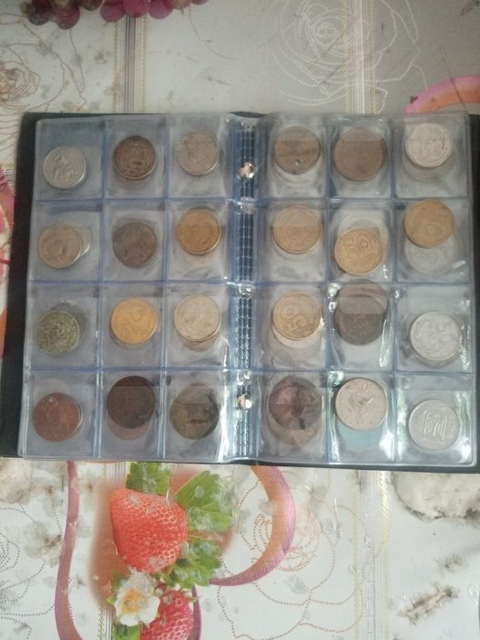Продам Альбом с монетами