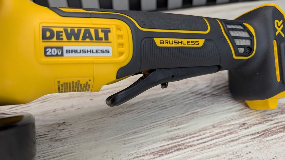 Акумуляторна КШМ болгарка DeWalt DCG413