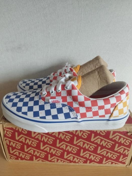 Vans Authentic tamanho 35. Novos  nunca usados, com etiqueta.