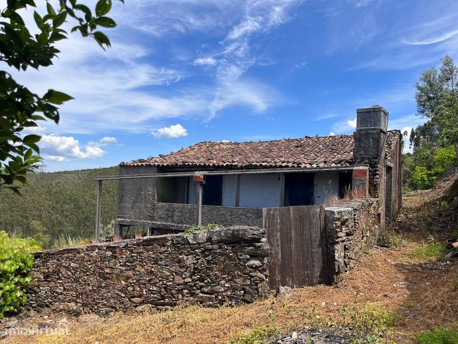 Moradia M4 com terreno em zona de  Penela — São Miguel, Santa Eufémia E Rabaçal, Coimbra