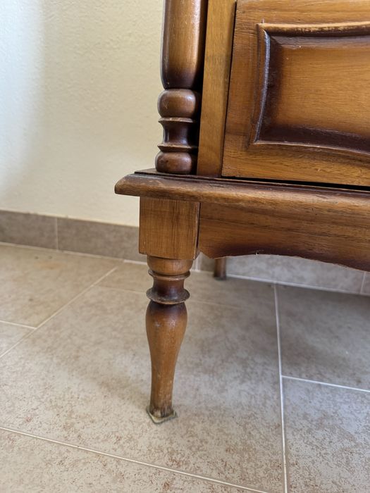 Cómoda e cadeira de quarto