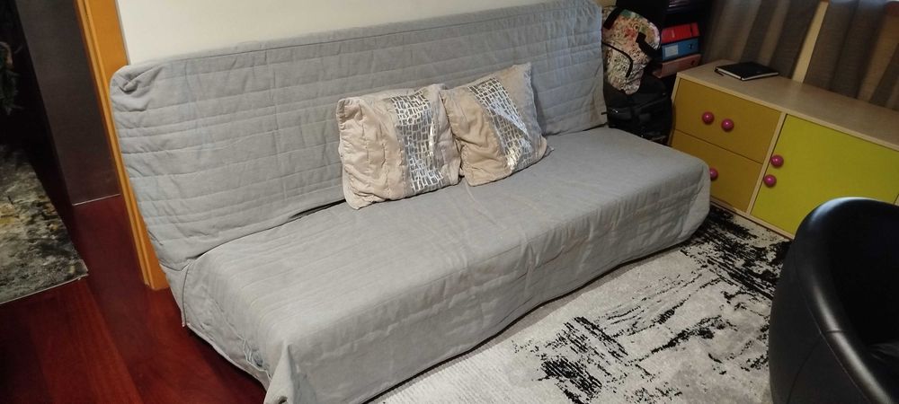 Sofá cama com capa