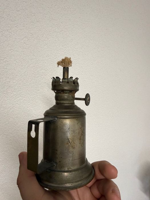 Candeeiro a petróleo antigo