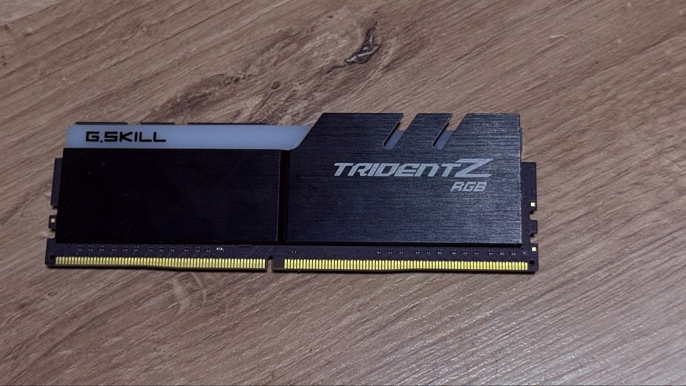 RAM G.Skill RGB DDR4 3200 C16D 32GTZRX.