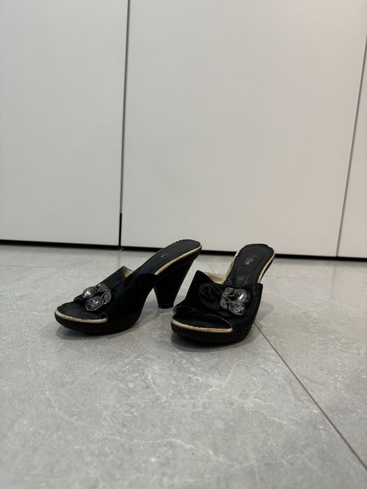 Шкіряні сандалі