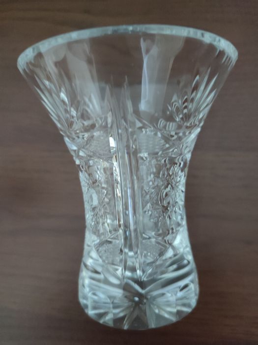 Kryształowy wazonik. Wysokość 10 cm