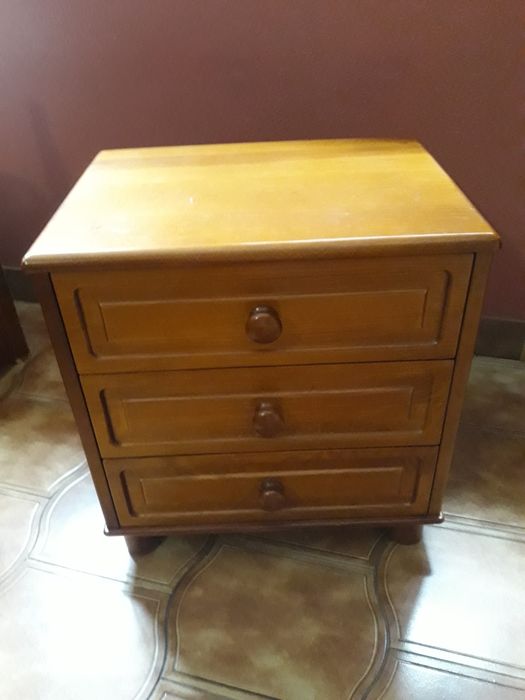 Cama dupla + secretária + cadeira +mesa cabeceira