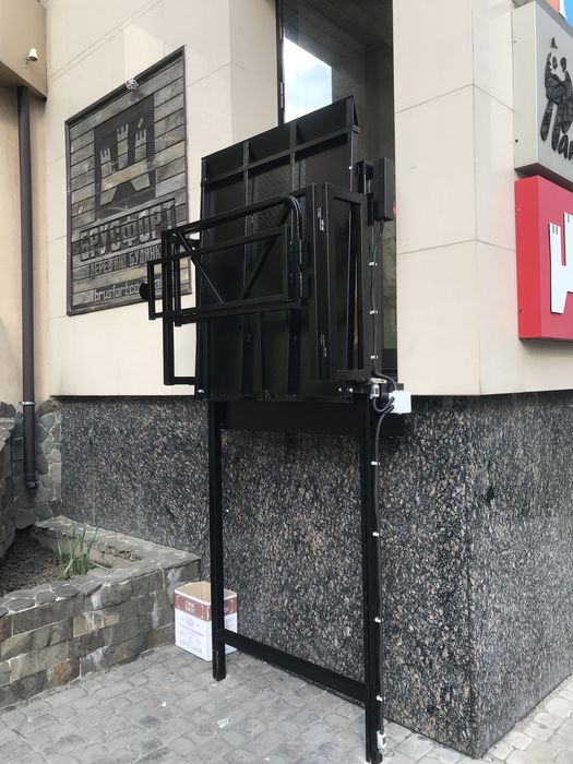 підйомник для осіб з інвалідністю та інших маломобільних груп