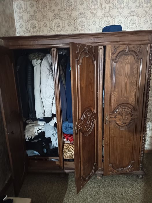 Vende-se guarda fato