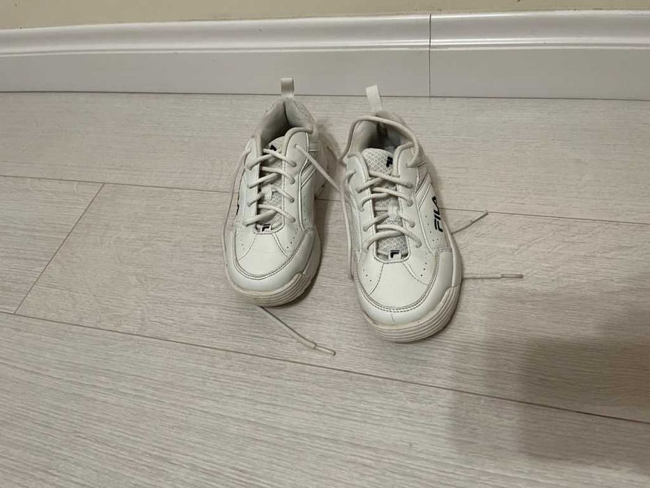 sneakersy dziewczece  Fila rozmiar 33
