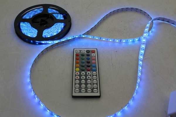 TAŚMA LED RGB 5m WODOODPORNA Ledy 5050 Listwa230v12vKolorowa NA PILOTA