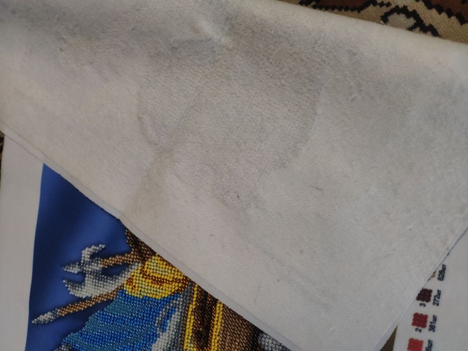 Вишиті бісером символи України