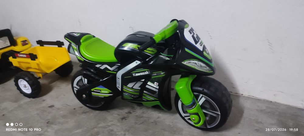 Moto Kawasaki criança