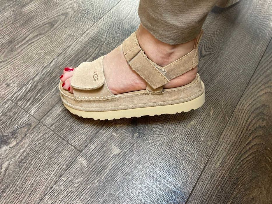 Сандалі UGG Goldenstar (40 р)
