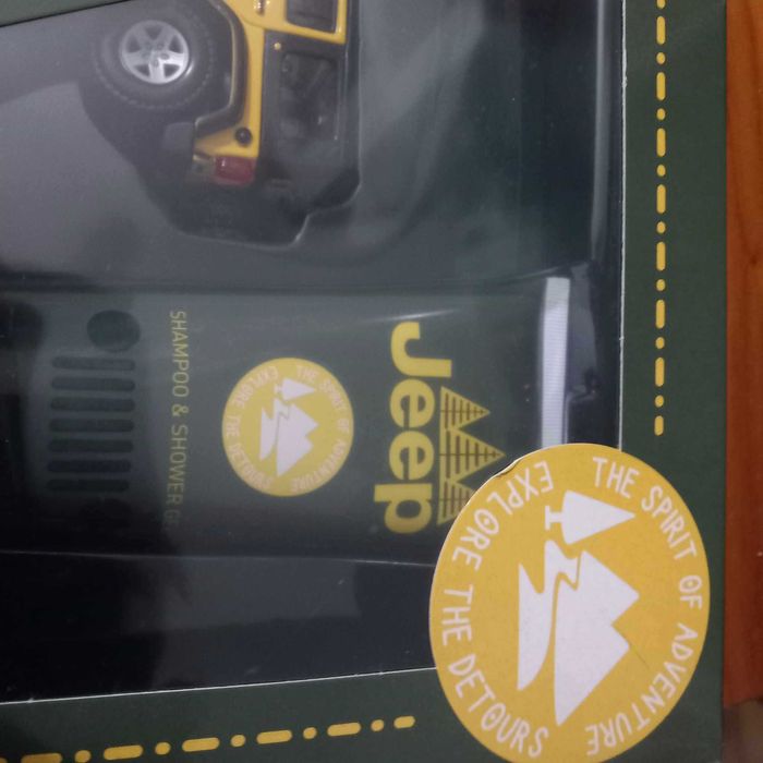 Gel de duche + JEEP Bburago 1/32 NOVO com 25% de desconto