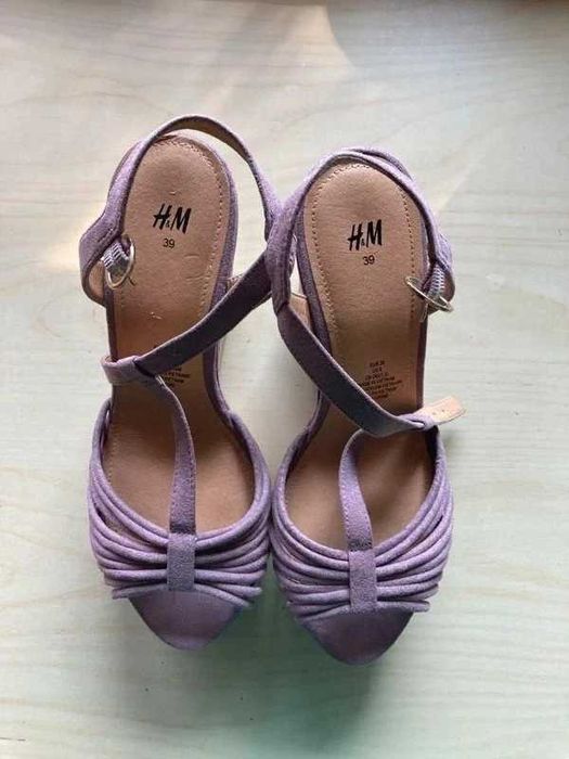 Liliowe sandały na koturnie H&M 39
