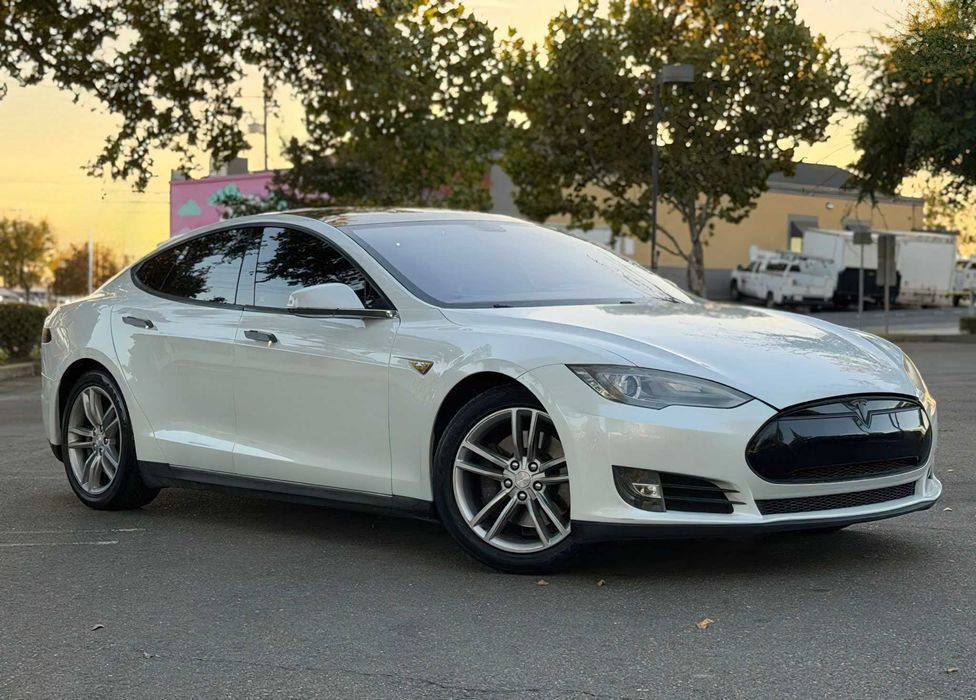 Tesla Model S Performance      2013