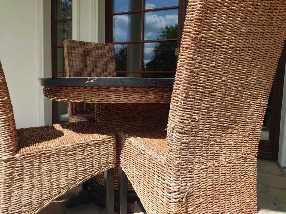 Stół + 4 krzesła i poduszki na dębowych stelażach, prawdziwy rattan
