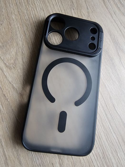 Case ISY iPhone 17 Pro, czarny, MagSave, idealny stan