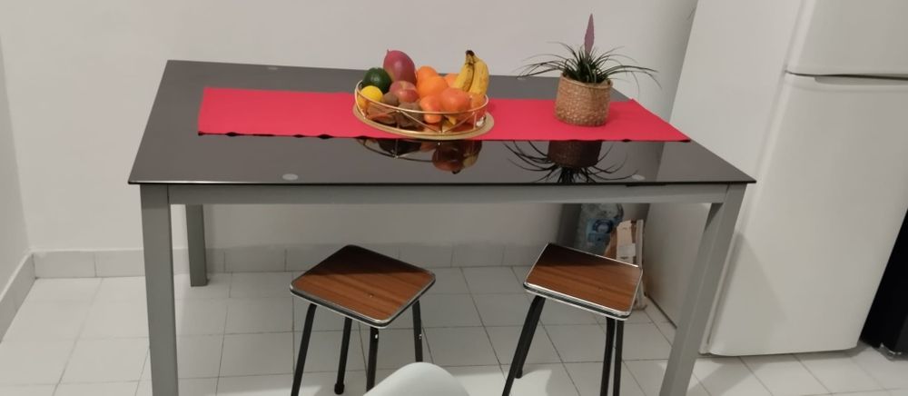 Mesa jantar em vidro.