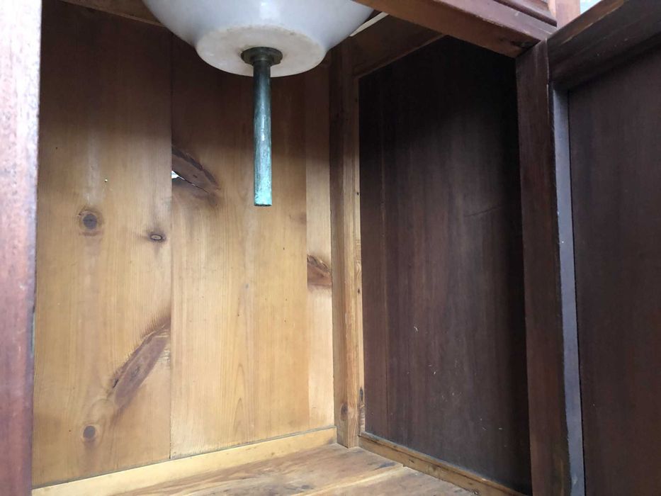 Lavatório de quarto antigo