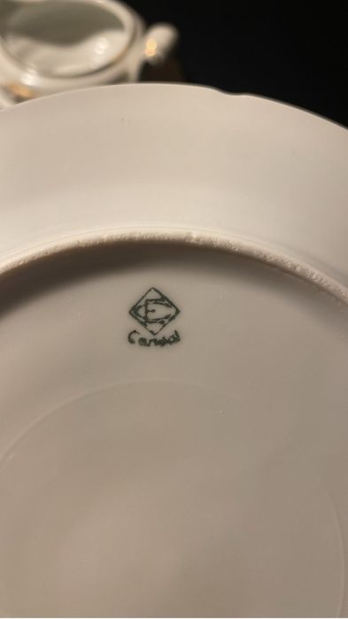 Servico de jantar pintado a ouro “Candal”