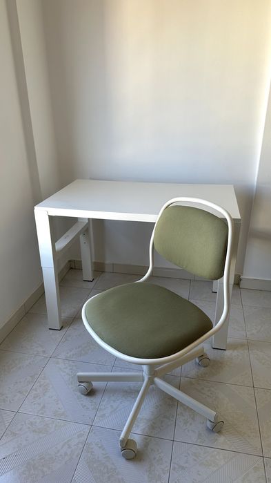 Secretária e cadeira IKEA